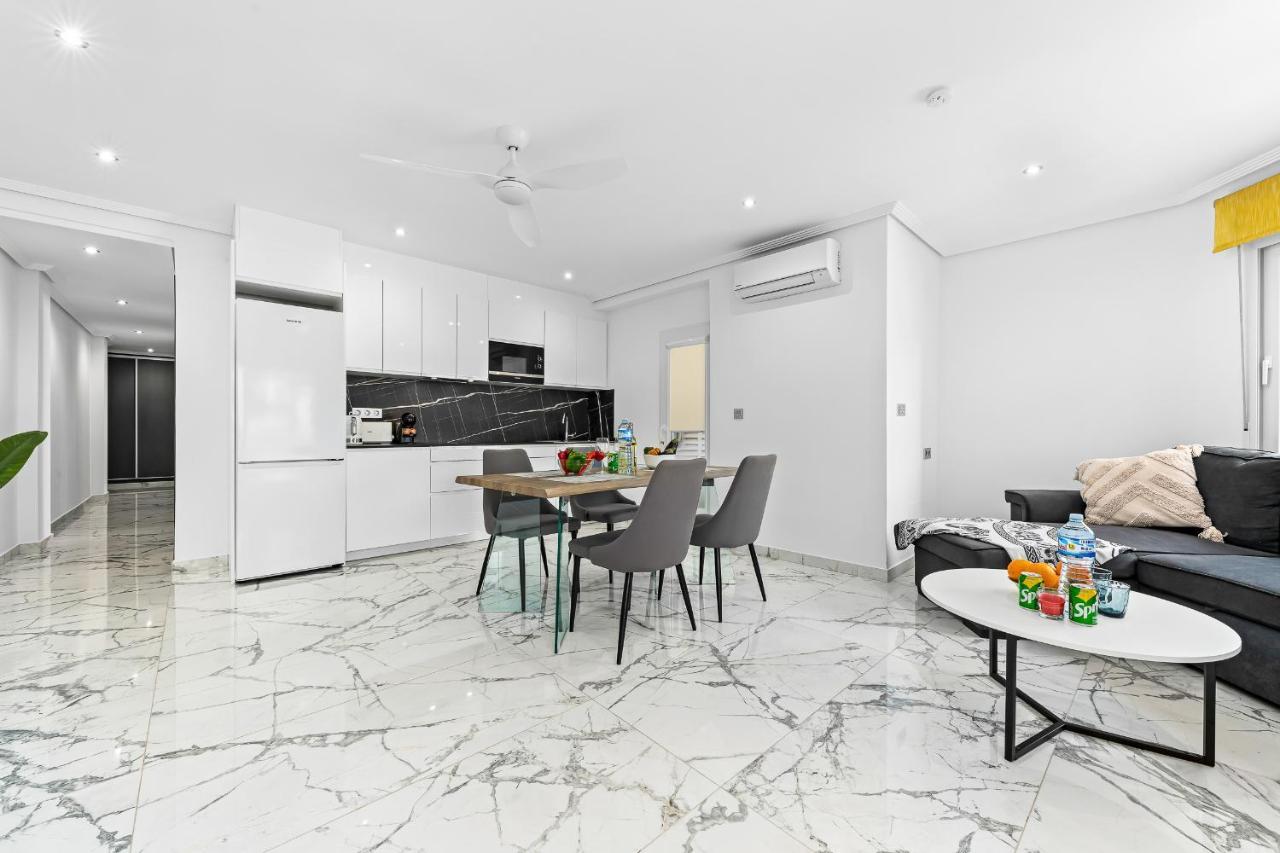 Apolo Beach Front - Sea View Luxury Apartment Torrevieja Bagian luar foto